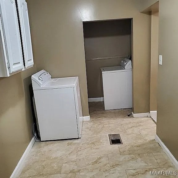 washroom featuring washing machine and clothes dryer