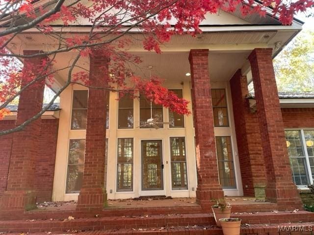 entrance to property featuring a porch