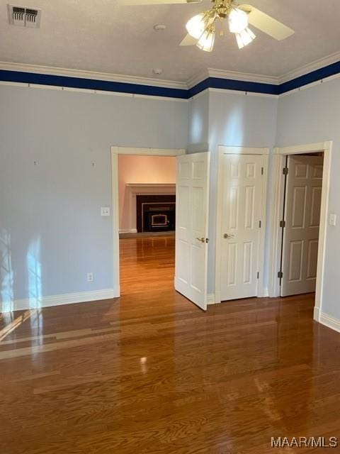 unfurnished room featuring hardwood / wood-style flooring, ceiling fan, and ornamental molding