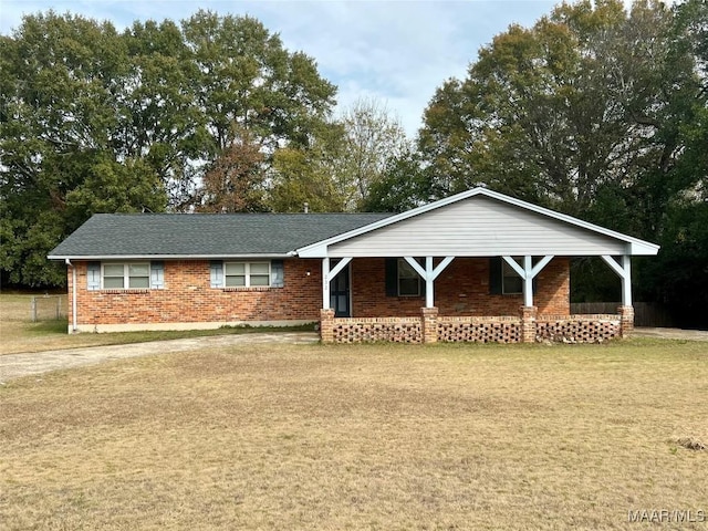 view of front of home with a front lawn