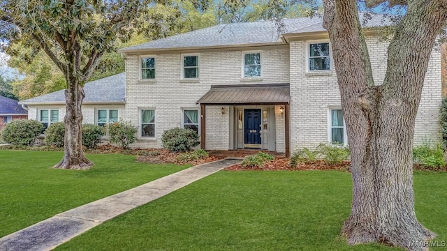 view of front of property with a front yard