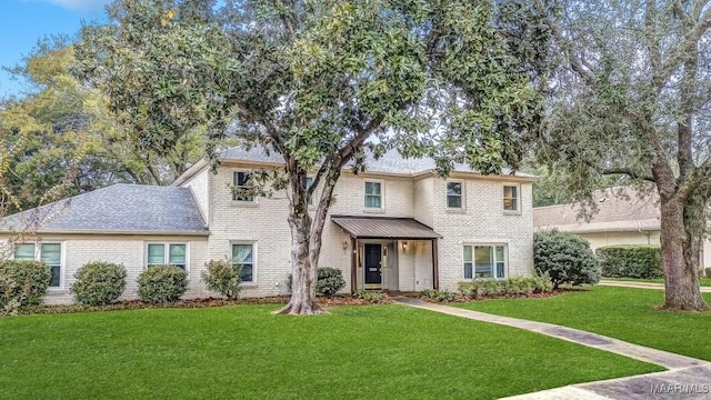 view of front of property with a front yard