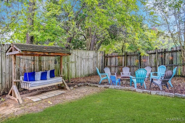 view of yard featuring a fire pit