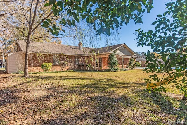 exterior space featuring a front lawn