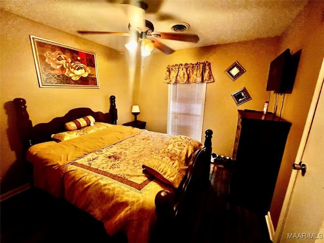 bedroom featuring ceiling fan