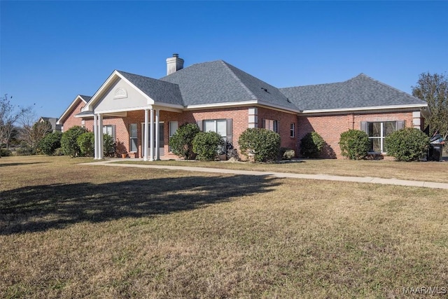 view of front of home featuring a front lawn