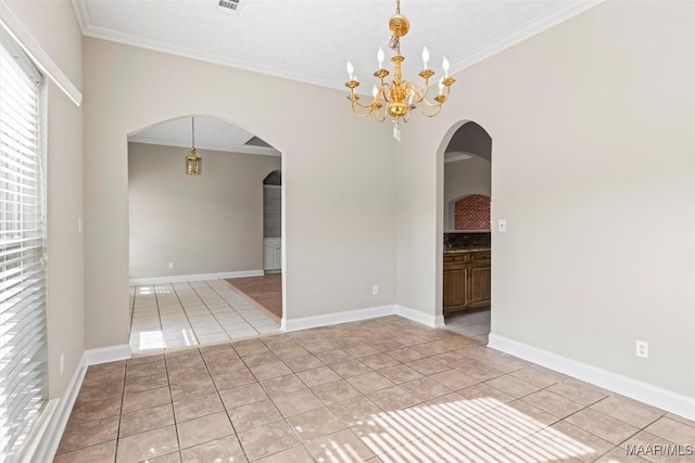 empty room featuring light tile patterned floors, crown molding, and a chandelier