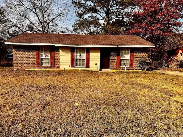 ranch-style house with a front yard