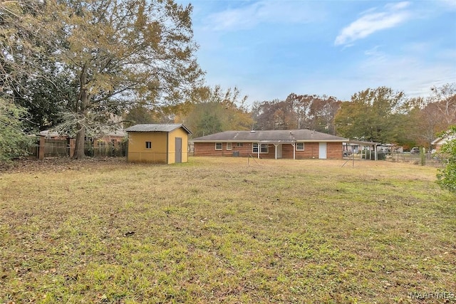 view of yard with a storage shed