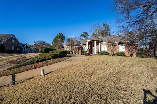 view of front of house featuring a front yard