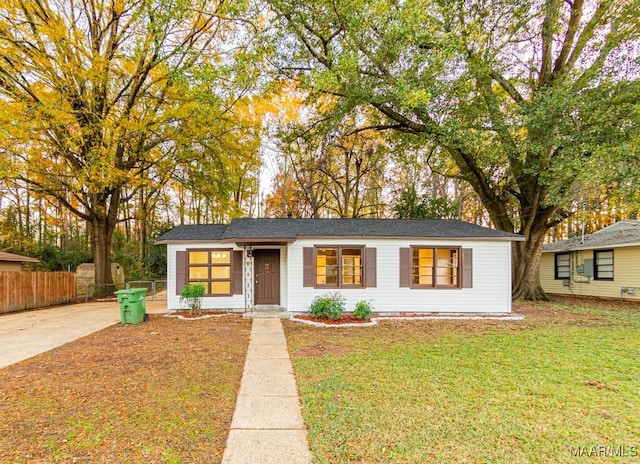 ranch-style home featuring a front yard