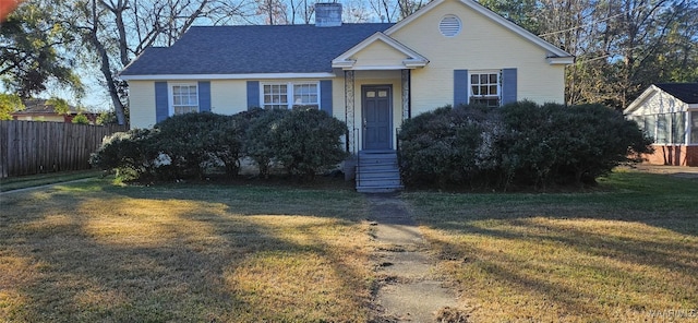 view of front of house featuring a front lawn