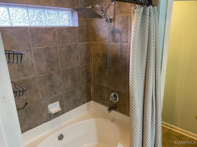 bathroom featuring shower / bath combo