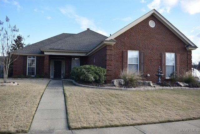 view of front of house featuring a front lawn