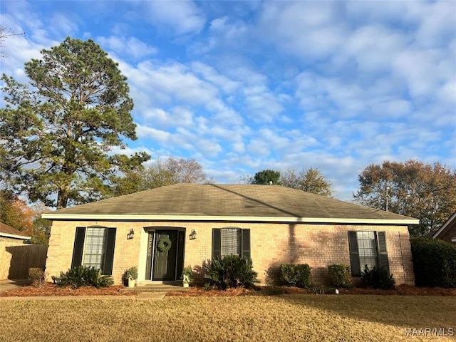 ranch-style home featuring a front yard