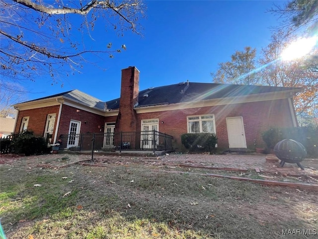 rear view of house featuring a lawn