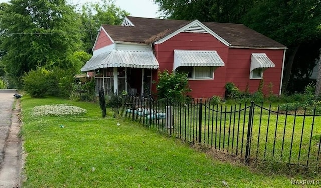 exterior space featuring a front yard