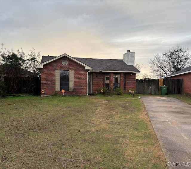 view of front of property with a yard