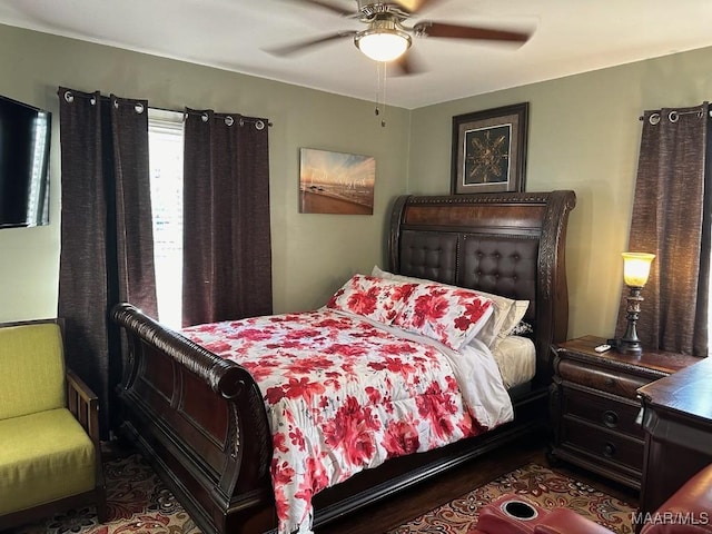 bedroom featuring ceiling fan