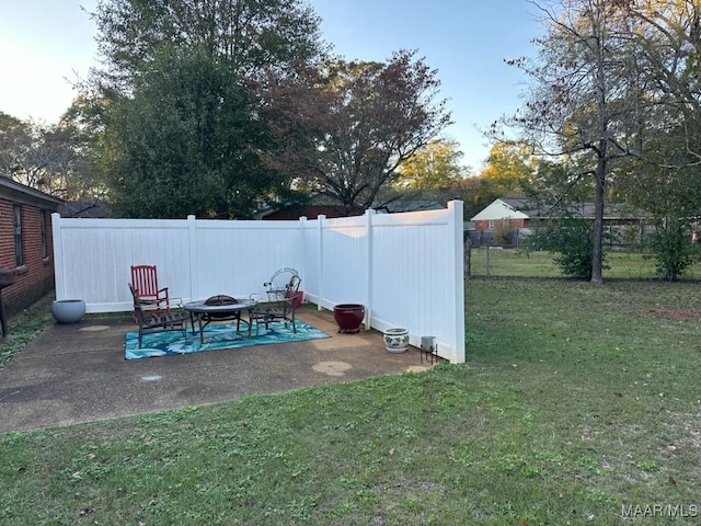 view of patio featuring an outdoor fire pit