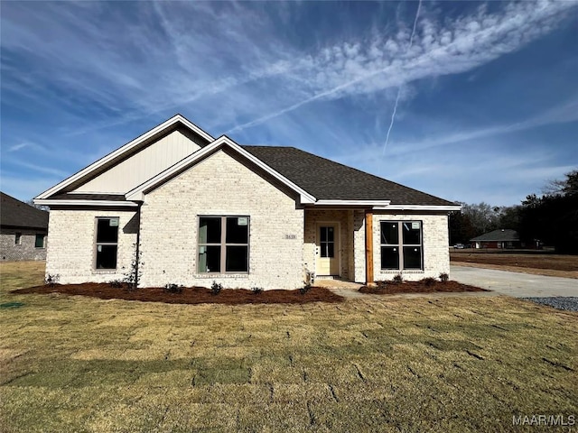 view of front of property with a front lawn