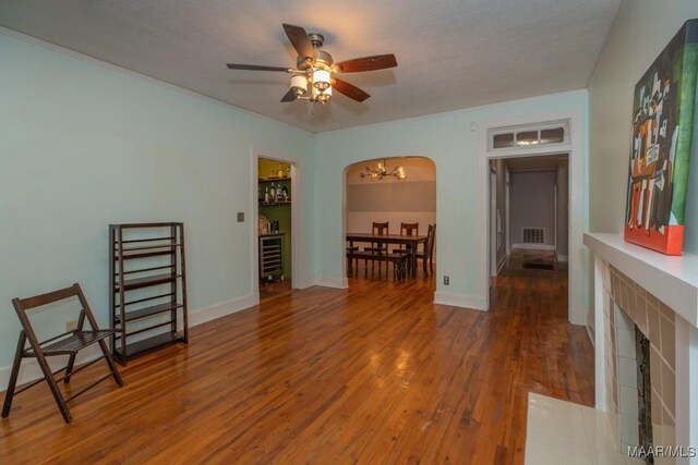 1220 Westmoreland Ave, Montgomery, AL 36106 - living area featuring arched walkways, wood finished floors, ceiling fan, a chandelier, and wine cooler