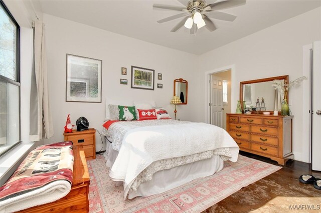 bedroom with ceiling fan