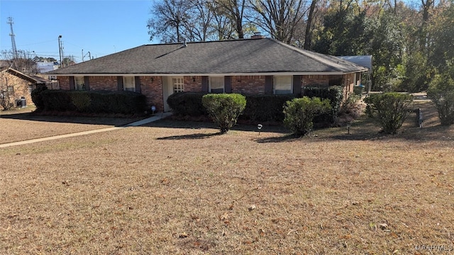 single story home featuring a front yard