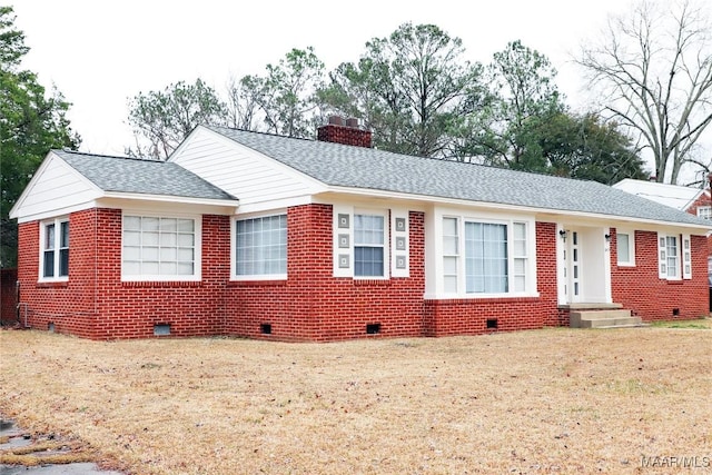 view of front of property featuring a front lawn