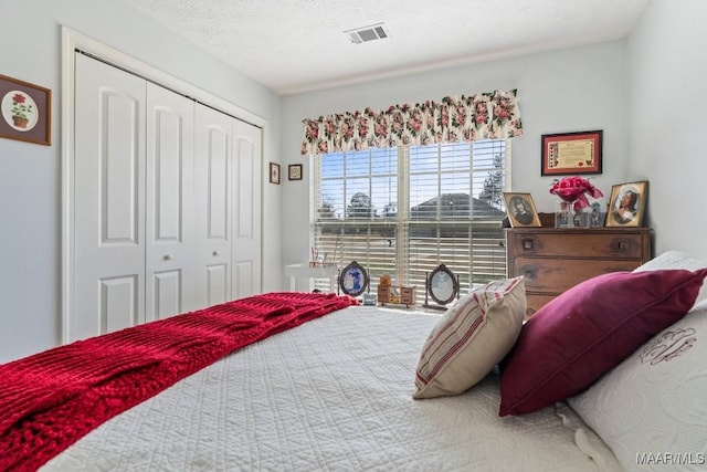 bedroom featuring a closet and a textured ceiling