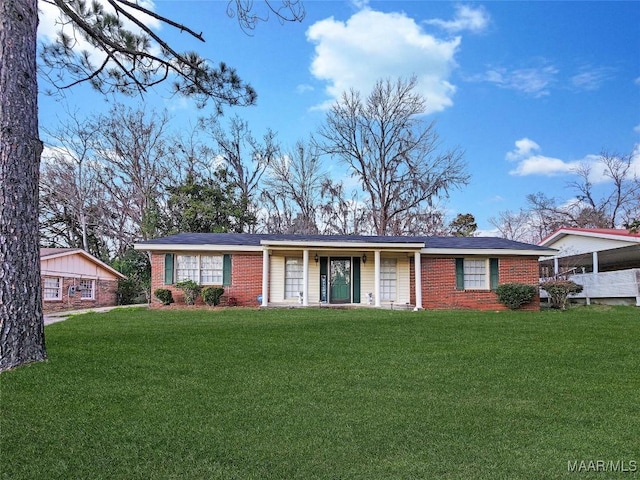 ranch-style house featuring a front lawn