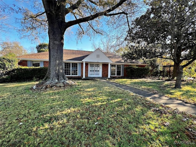 ranch-style home with a front yard