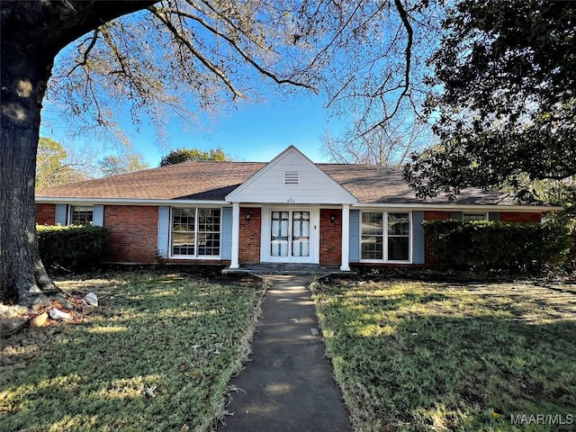 ranch-style home with a front lawn