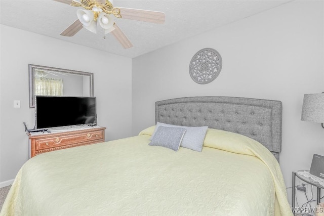 bedroom featuring ceiling fan and a textured ceiling