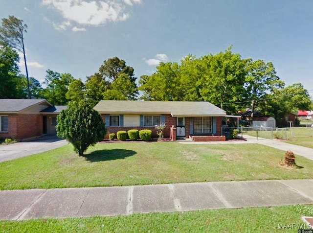 single story home featuring a front lawn