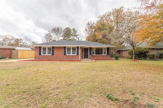 single story home featuring a front lawn