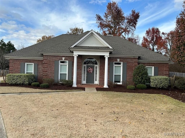 view of front of house featuring a front yard