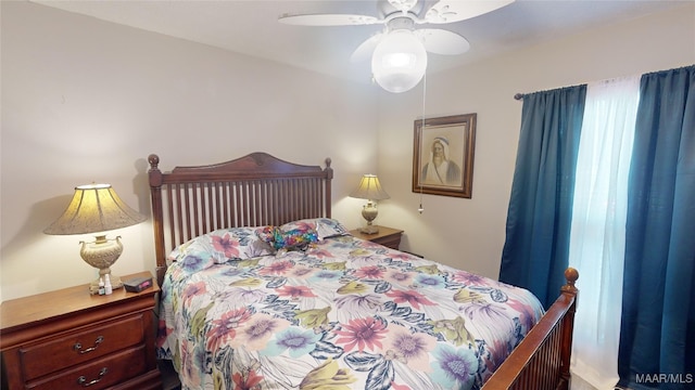 bedroom with ceiling fan