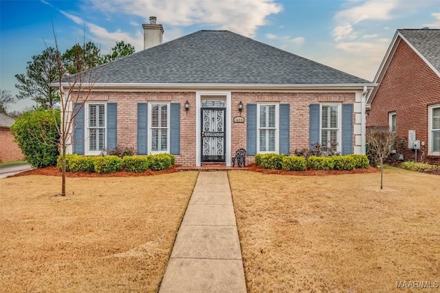 view of front facade with a front lawn