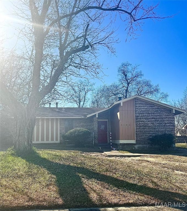 view of front of house with a front yard