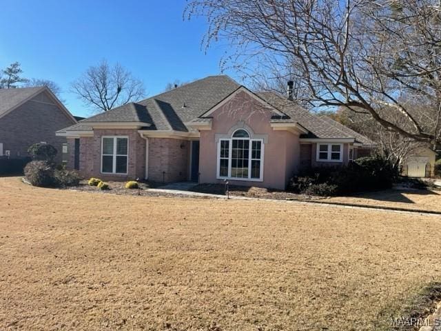 single story home featuring a front yard