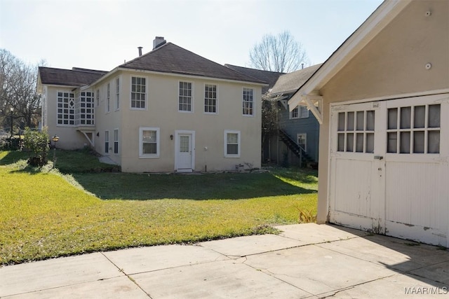 view of front of house with a front yard