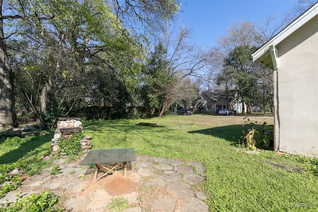 view of yard featuring a patio