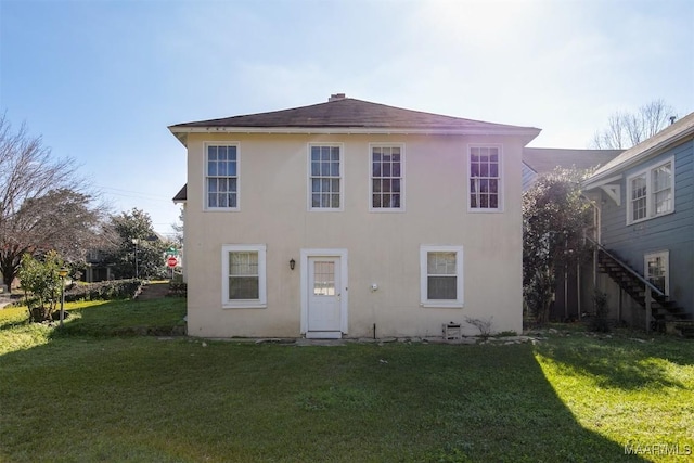 back of house featuring a lawn