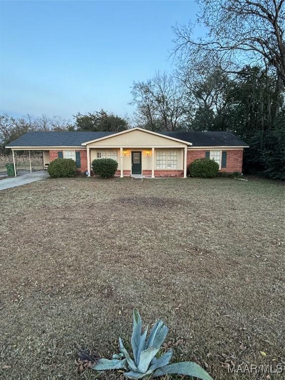 single story home with a carport