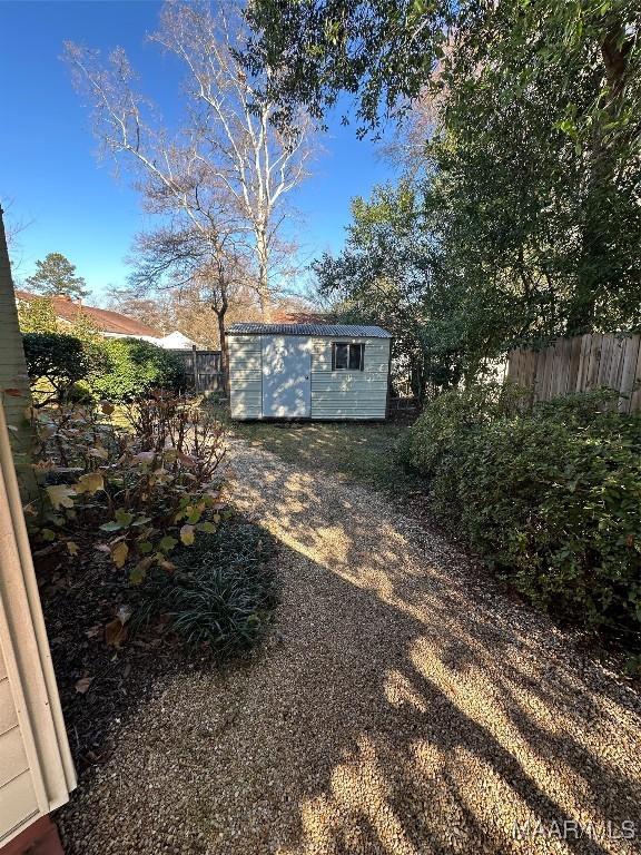 view of yard featuring a storage unit