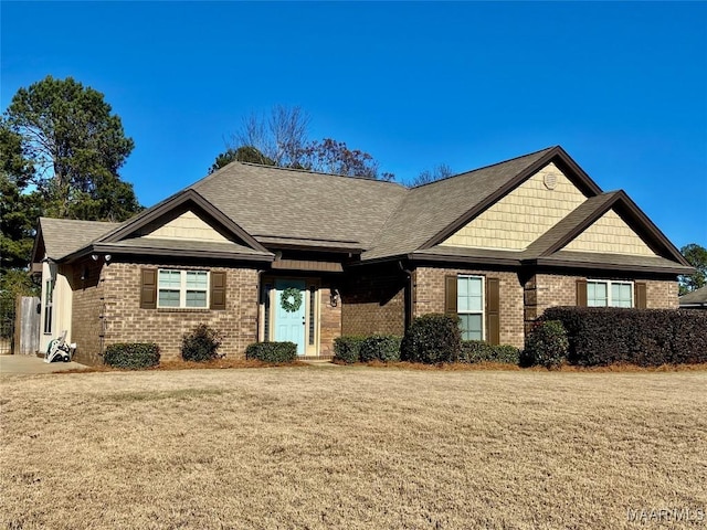 view of front of house featuring a front yard