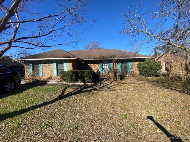 ranch-style home with a front lawn