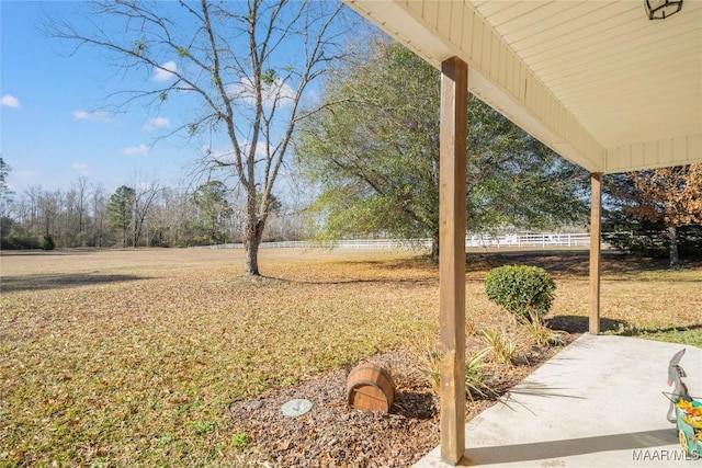 view of yard featuring a patio