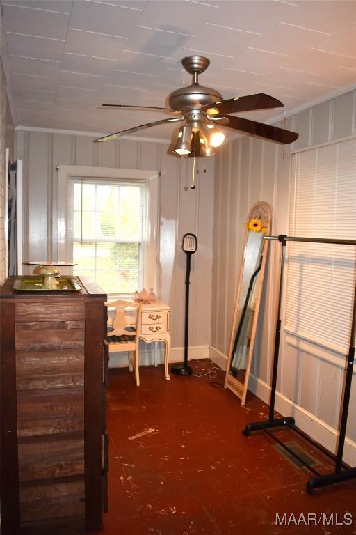 miscellaneous room with ceiling fan